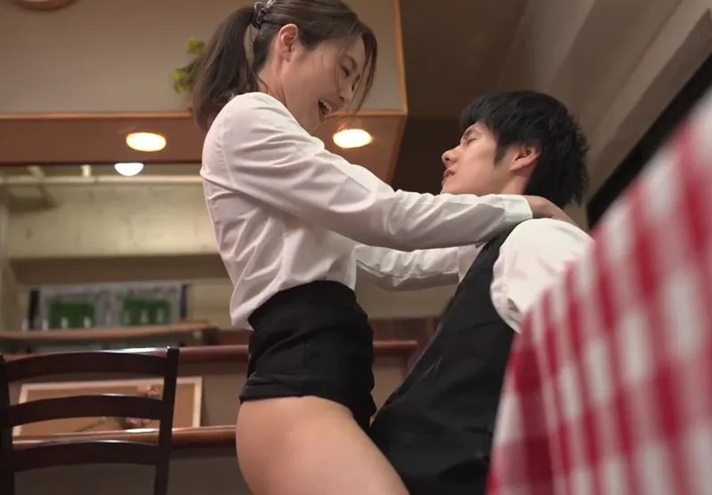 Cậu trai trẻ xoạc đồng nghiệp nữ làm chung công ty có gã chồng nhưng ông chồng “yếu”