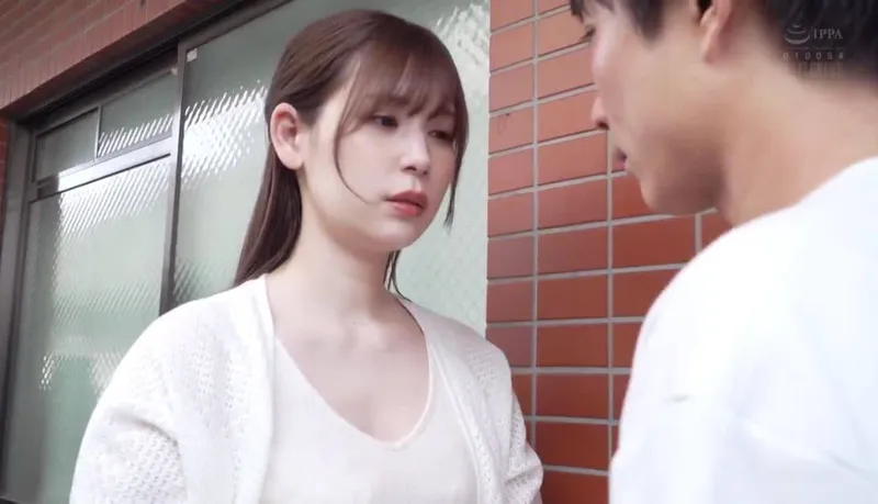 Gã chồng tẻ nhạt, cô vợ nhận ra cậu thanh niên cạnh bên nhà tốt hơn